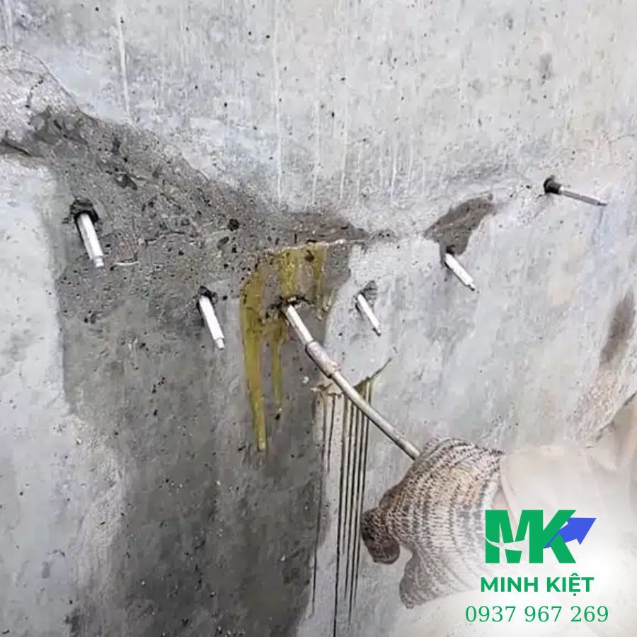 Bơm keo chống thấm PU với kim bơm A10